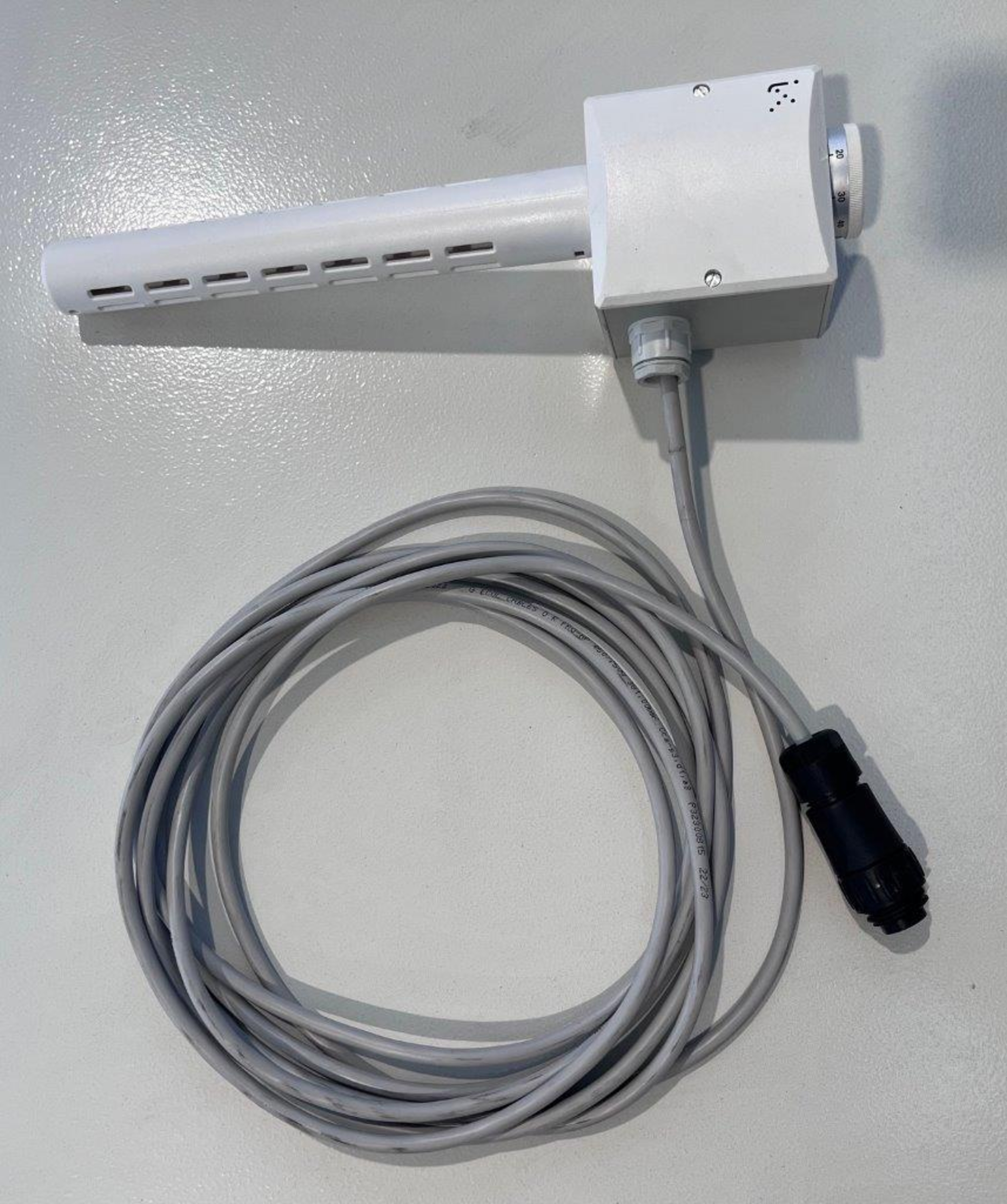 Mekanisk on/off hygrostat for 15-95 % relativ fuktighet, m/ 4 % reguleringsområde, IP30