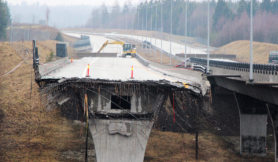 Skjeggestadbrua-etter-kollaps.jpg